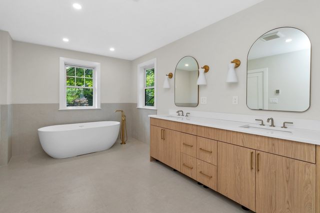 315 Crafts St, Newton, MA 02460