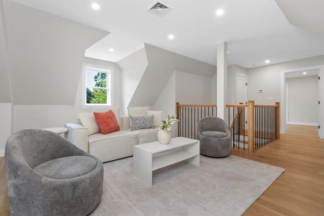315 Crafts St, Newton, MA 02460