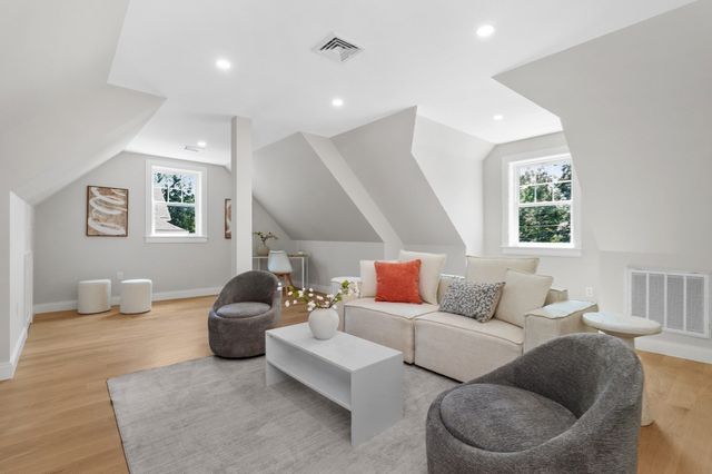 315 Crafts St, Newton, MA 02460