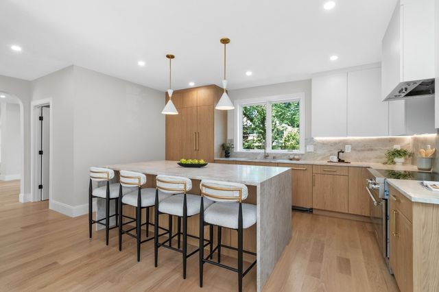 315 Crafts St, Newton, MA 02460