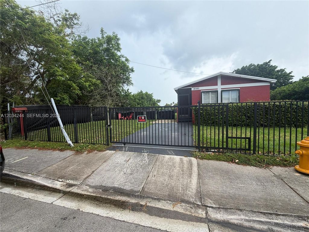 16980 SW 104th Ave, Miami, FL 33157