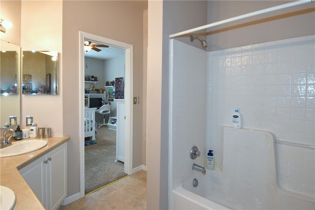 108 Sonie Dr, Ohio Twp, PA 15143