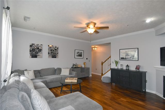 108 Sonie Dr, Ohio Twp, PA 15143