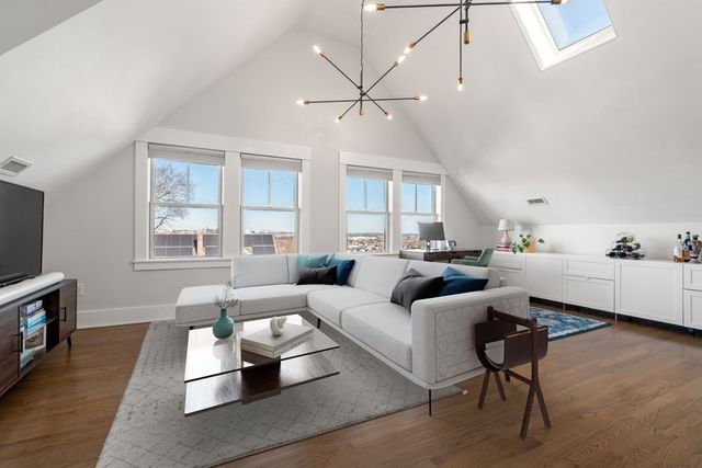 43 Salcombe St 4, Boston, MA 02125