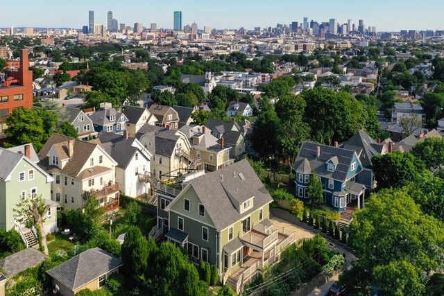 43 Salcombe St 4, Boston, MA 02125