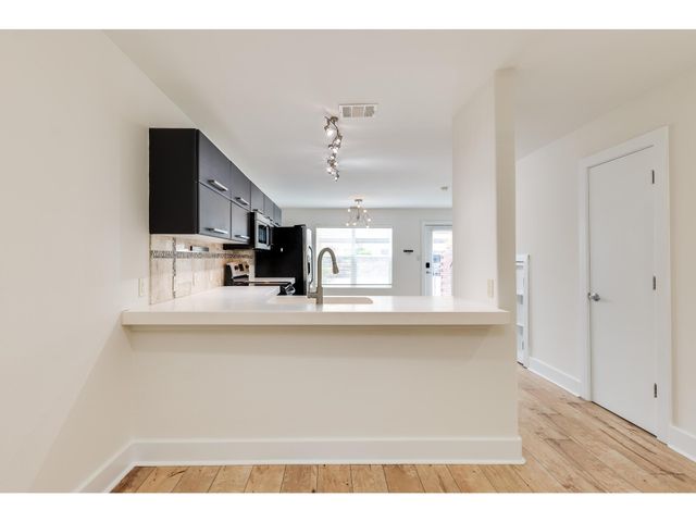 1101 Grove BLVD 102, Austin, TX 78741