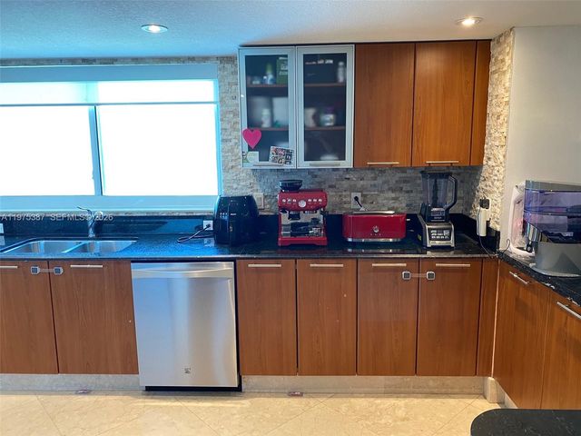 1800 N Bayshore Dr 2901, Miami, FL 33132