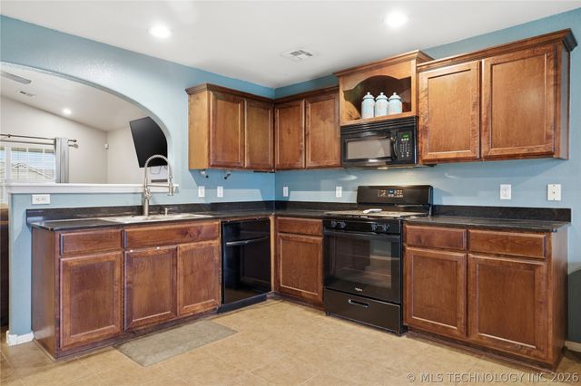 15101 E 109th Place N, Owasso, OK 74055