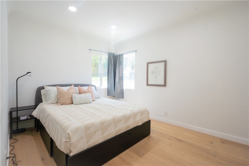 Image 10 of property listing at 4312 Division St, Los Angeles, CA 90065