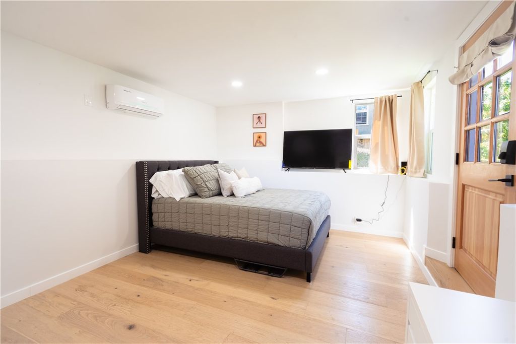 Image 13 of property listing at 4312 Division St, Los Angeles, CA 90065