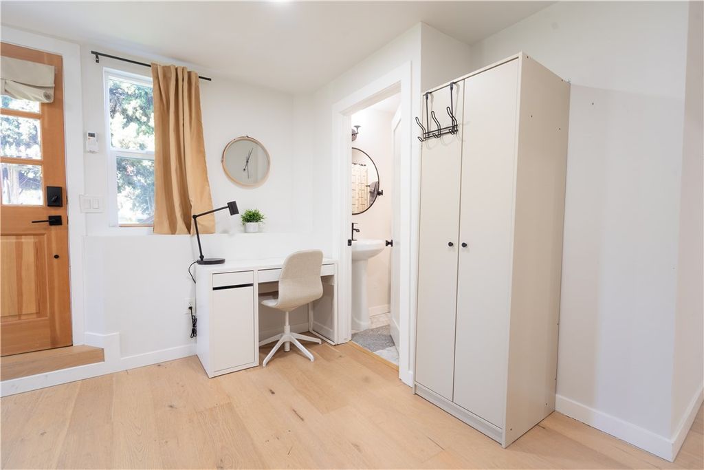 Image 14 of property listing at 4312 Division St, Los Angeles, CA 90065