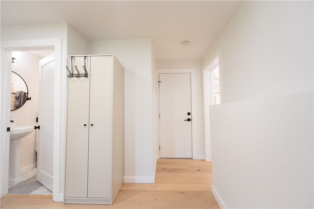 Image 16 of property listing at 4312 Division St, Los Angeles, CA 90065