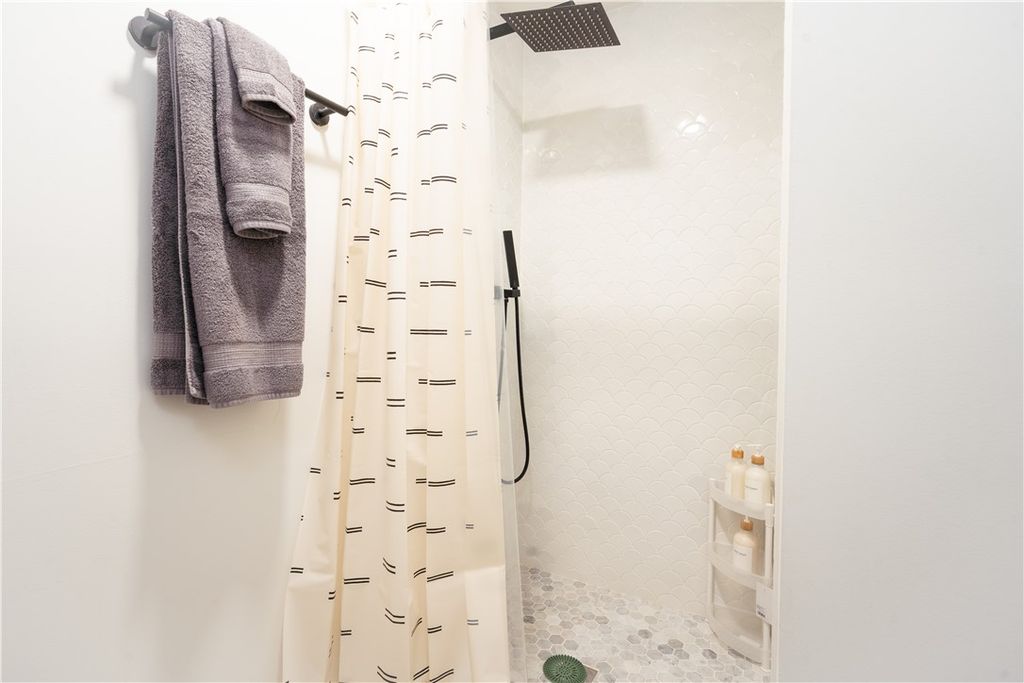 Image 17 of property listing at 4312 Division St, Los Angeles, CA 90065