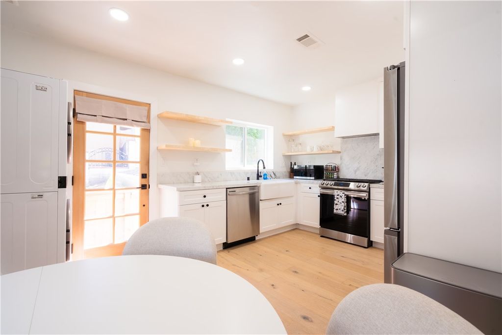 Image 4 of property listing at 4312 Division St, Los Angeles, CA 90065