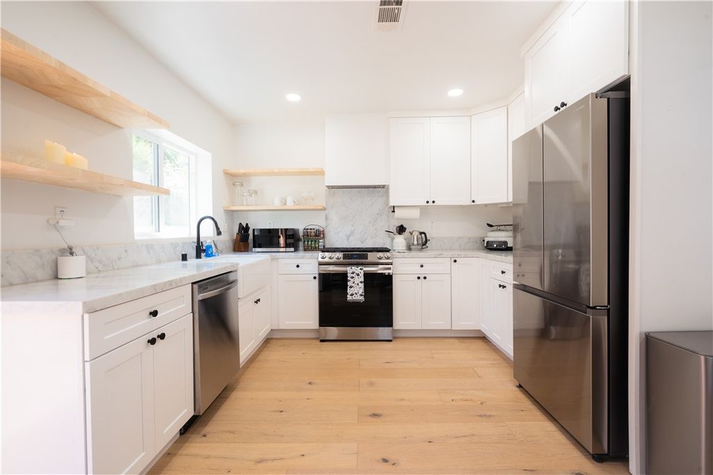 Image 5 of property listing at 4312 Division St, Los Angeles, CA 90065