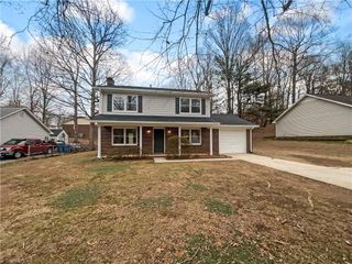 5712 Landerwood Drive, Greensboro, NC 27405