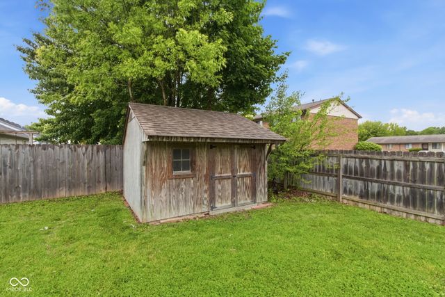 30 Lake Drive N, Brownsburg, IN 46112