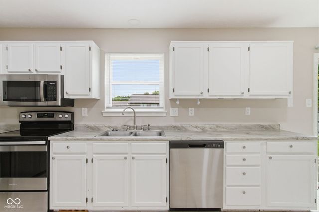 30 Lake Drive N, Brownsburg, IN 46112