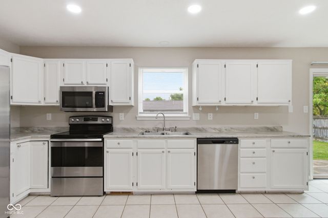 30 Lake Drive N, Brownsburg, IN 46112