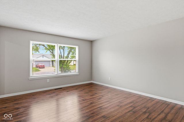 30 Lake Drive N, Brownsburg, IN 46112