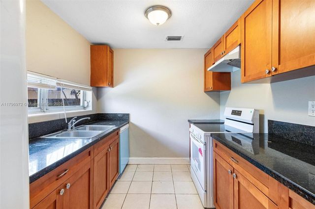 2811 N 66th Ave, Hollywood, FL 33024