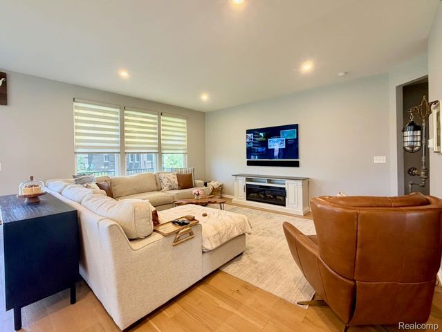 40589 Aster Court, Clinton Charter Township, MI 48036