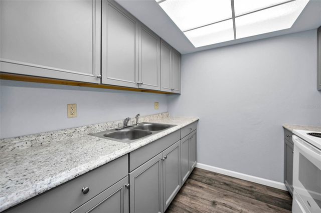 1001 PEARCE DRIVE 205, Clearwater, FL 33764