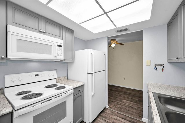 1001 PEARCE DRIVE 205, Clearwater, FL 33764