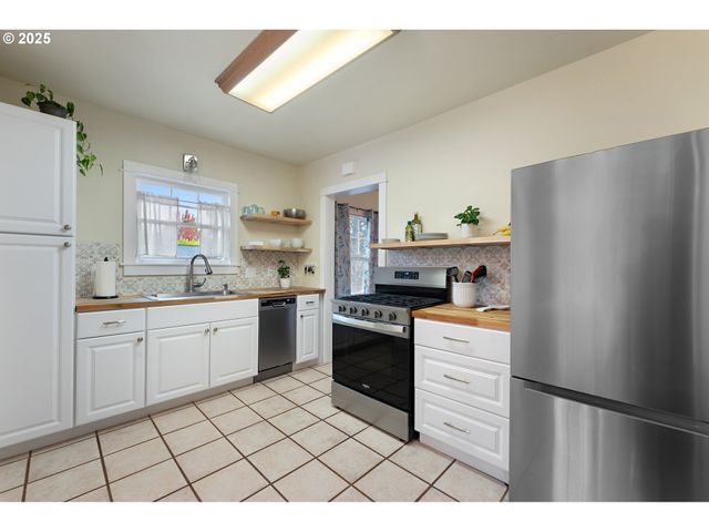 4338 Ne PRESCOTT St, Portland, OR 97218