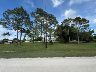 125 Tupelo S, Palacios, TX 77465