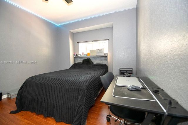 5945 SW 99th Ter, Cooper City, FL 33328