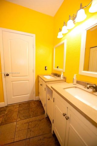 5945 SW 99th Ter, Cooper City, FL 33328