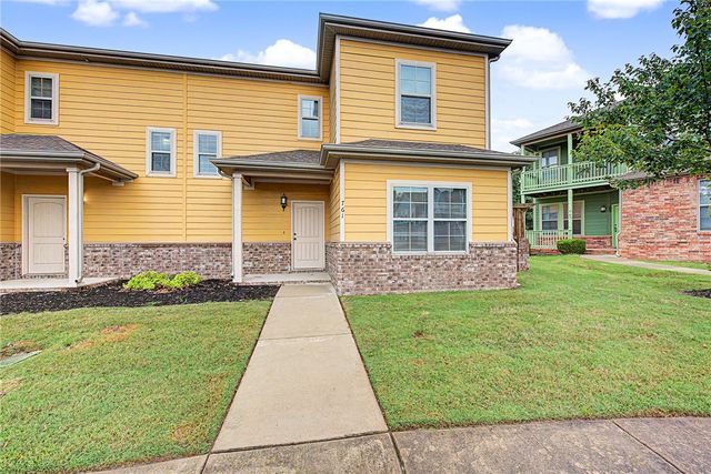 761 N Wordsworth Lane, Fayetteville, AR 72704