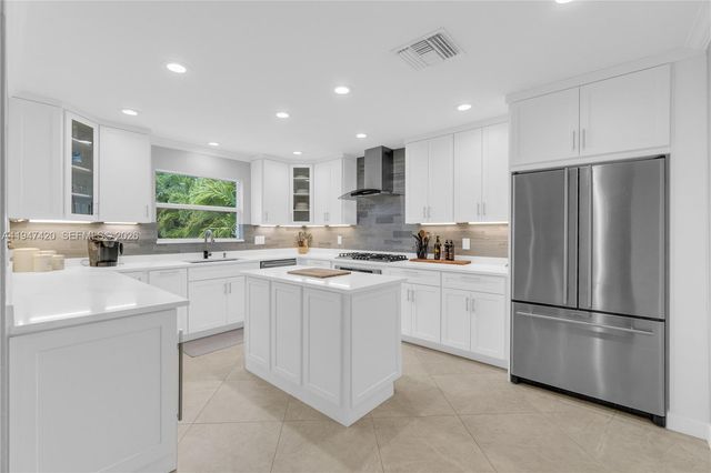 1405 SW 4th Ter, Pompano Beach, FL 33060