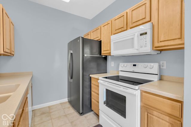 6250 Bishops Pond Lane, Indianapolis, IN 46268