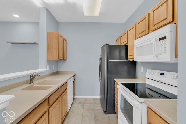 6250 Bishops Pond Lane, Indianapolis, IN 46268