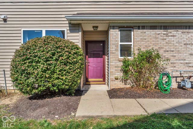 6250 Bishops Pond Lane, Indianapolis, IN 46268