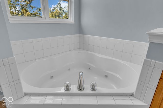 6250 Bishops Pond Lane, Indianapolis, IN 46268