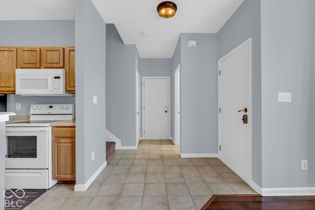 6250 Bishops Pond Lane, Indianapolis, IN 46268