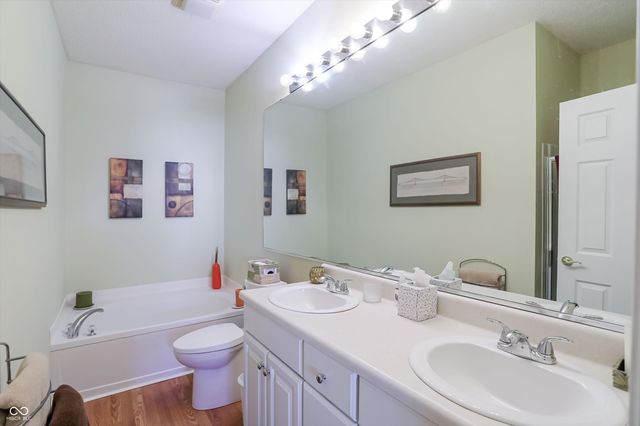 823 Daybreak Drive, Avon, IN 46123