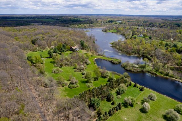6270 Mack Road, Howell, MI 48855