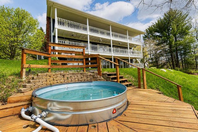 6270 Mack Road, Howell, MI 48855