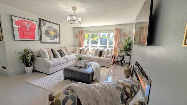 6220 SW 4th Street, Margate, FL 33068