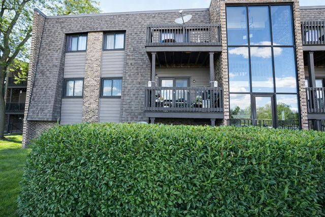 1486 Stonebridge Circle A5, Wheaton, IL 60189