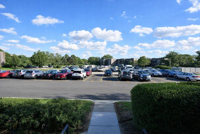 1486 Stonebridge Circle A5, Wheaton, IL 60189