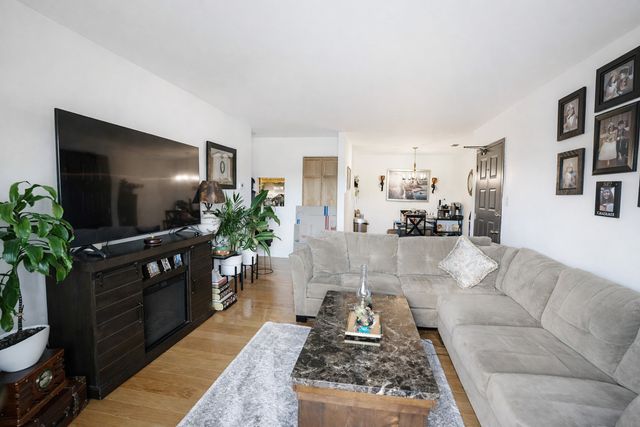 1486 Stonebridge Circle A5, Wheaton, IL 60189