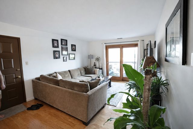 1486 Stonebridge Circle A5, Wheaton, IL 60189