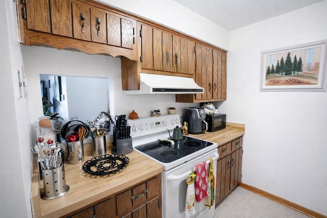 1486 Stonebridge Circle A5, Wheaton, IL 60189
