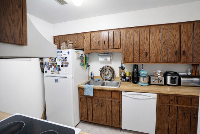 1486 Stonebridge Circle A5, Wheaton, IL 60189