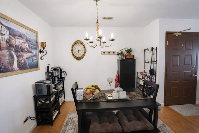 1486 Stonebridge Circle A5, Wheaton, IL 60189